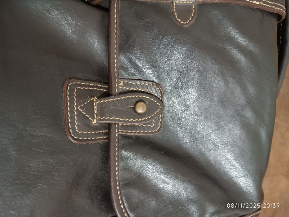 Mala em pele castanha