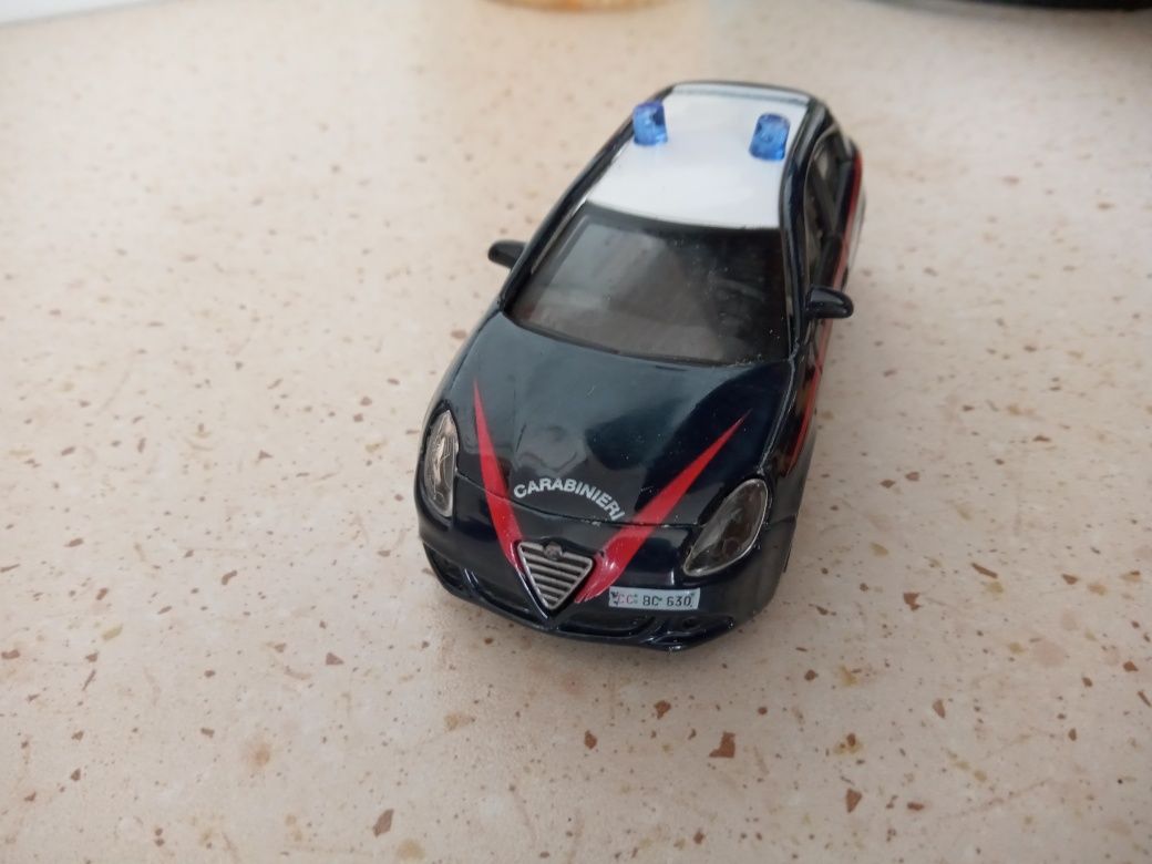 Samochód policja carabineri Alfa Romeo dla hobbystów