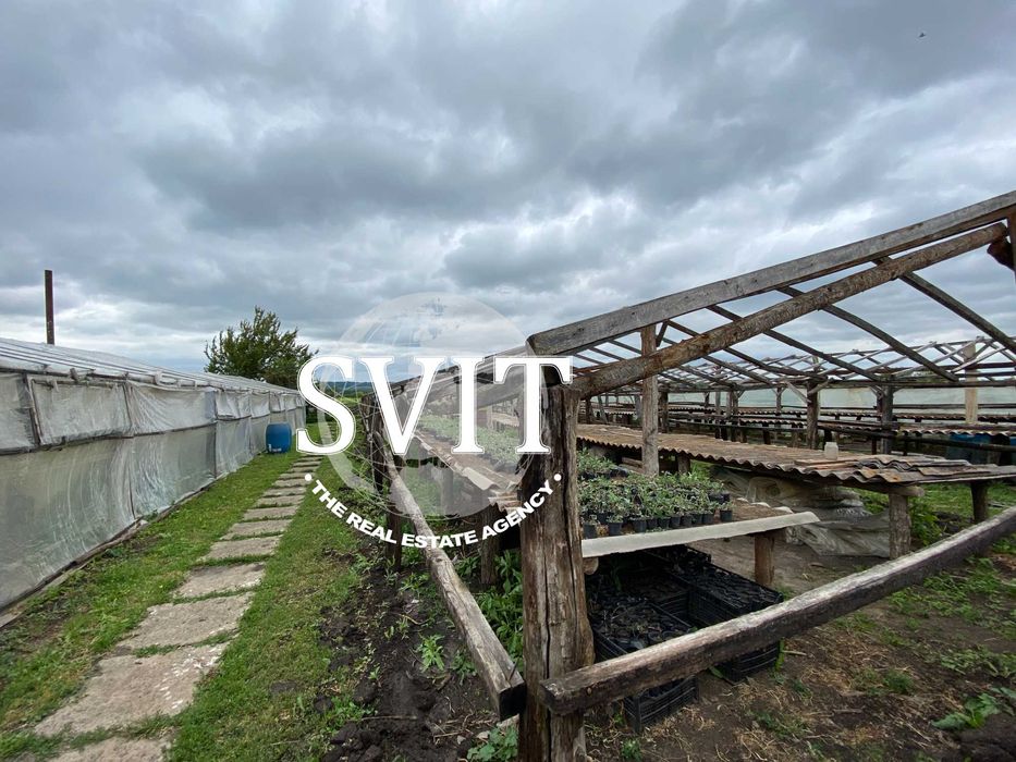 Продам заміський будинок з великим фермерським господарством