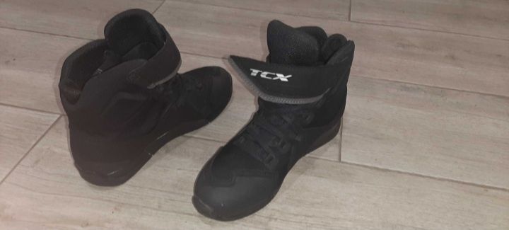 Botas TCX preto.