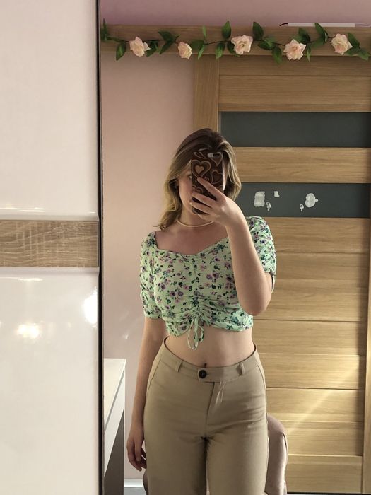 Bluzka typu hiszpanka