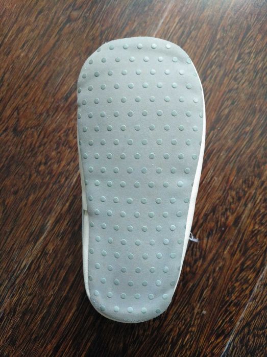 Sapato de bebé cinzentos -benetton