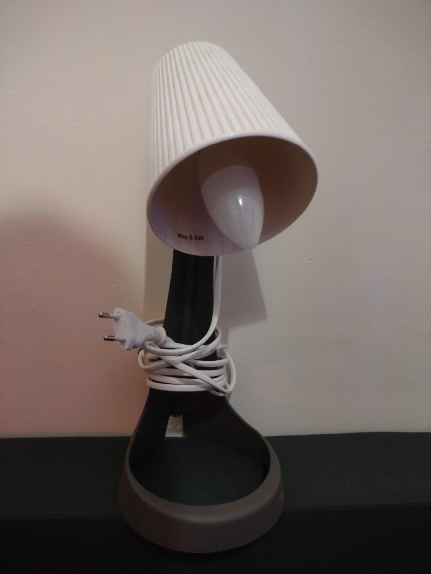 Lampka z żarówka