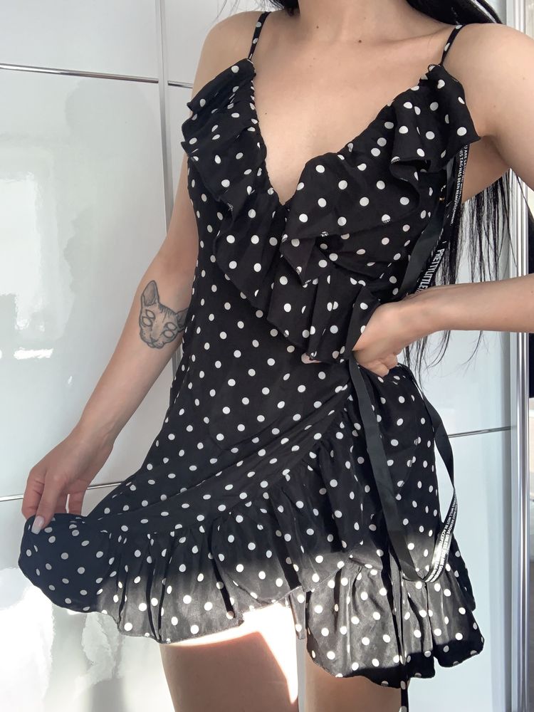 Czarna wiązana sukienka w białe kropki groszki S/36