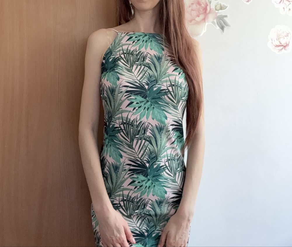 Piekna letnia sukienka 34 w liscie odkryte plecy
