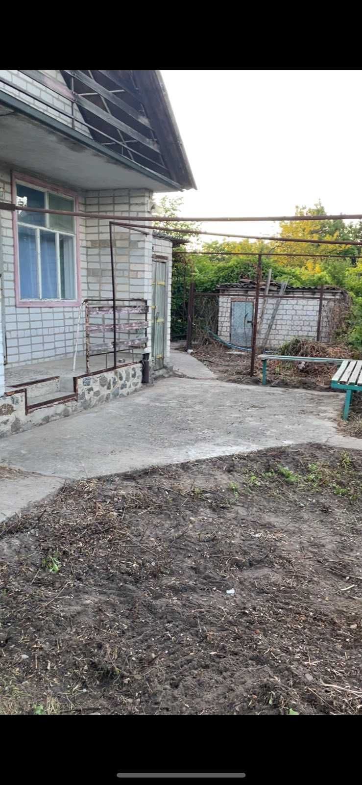 Продається доглянута дача біля водосховища- ідеально для відпочинку.