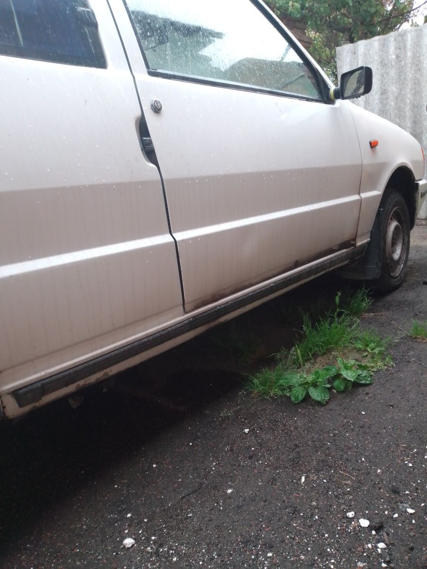 Продається Fiat Uno 1989 р.в.
Обʼєм двигуна: 1.0 (по техпаспорту, звʼя