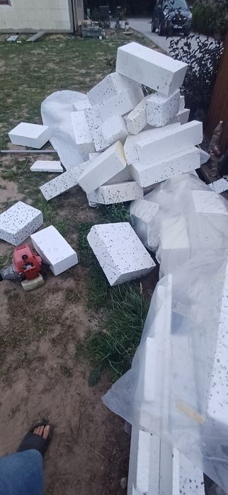 Oddam skrawki styropianu