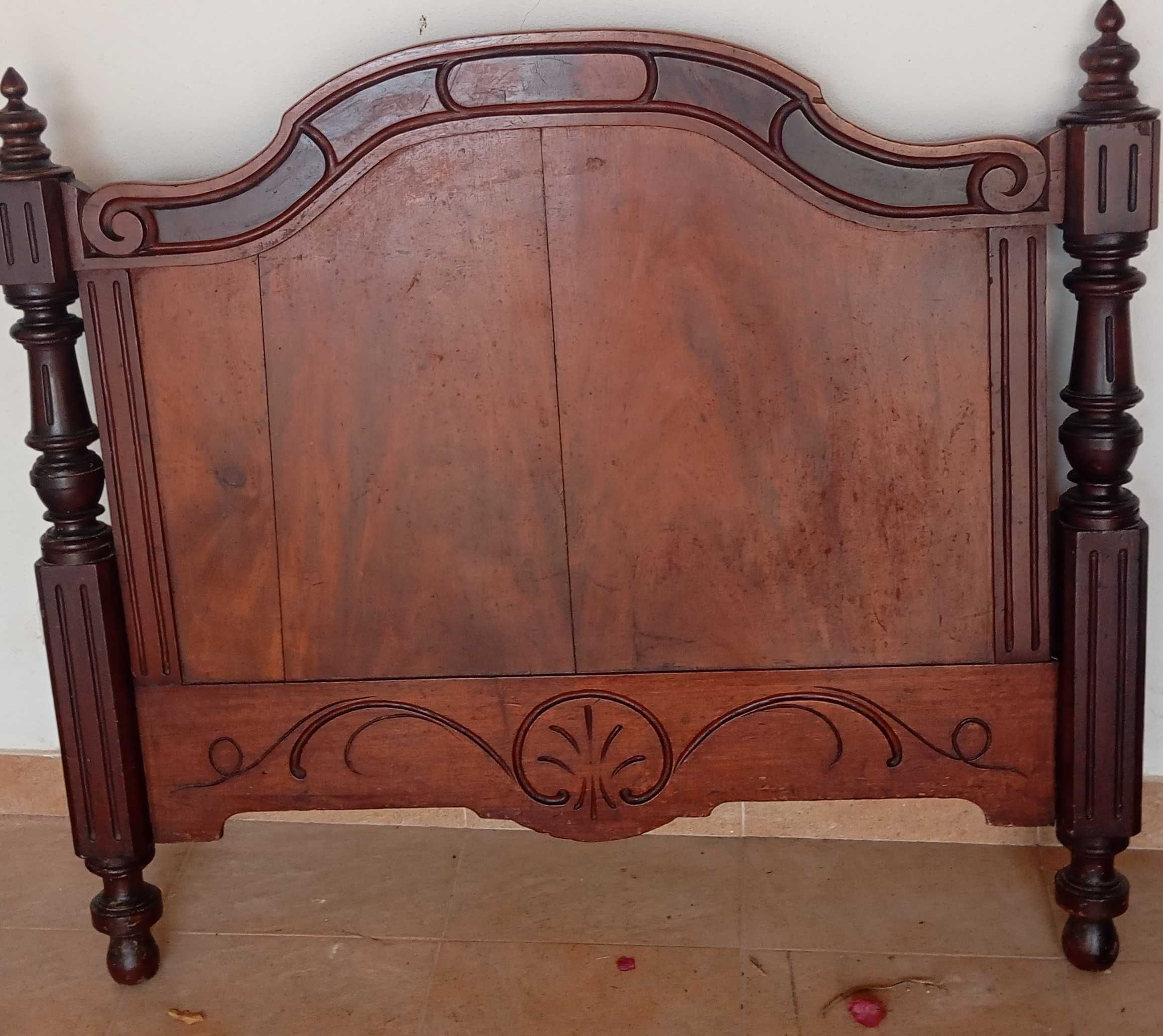 cama de corpo e meio