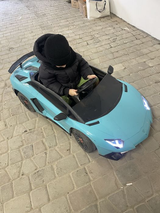 Дитячий електро автомобіль