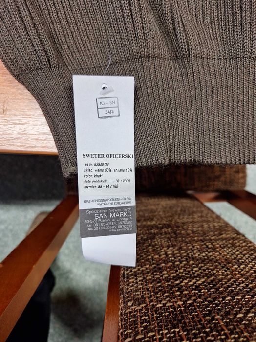 Wojskowy sweter na zimne dni