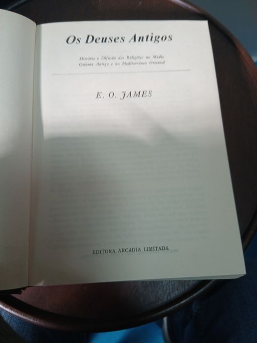 E. O. James, Os Deuses Antigos