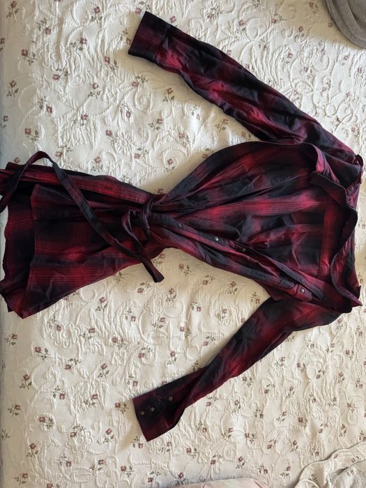 Camisa, vestidos e macacões