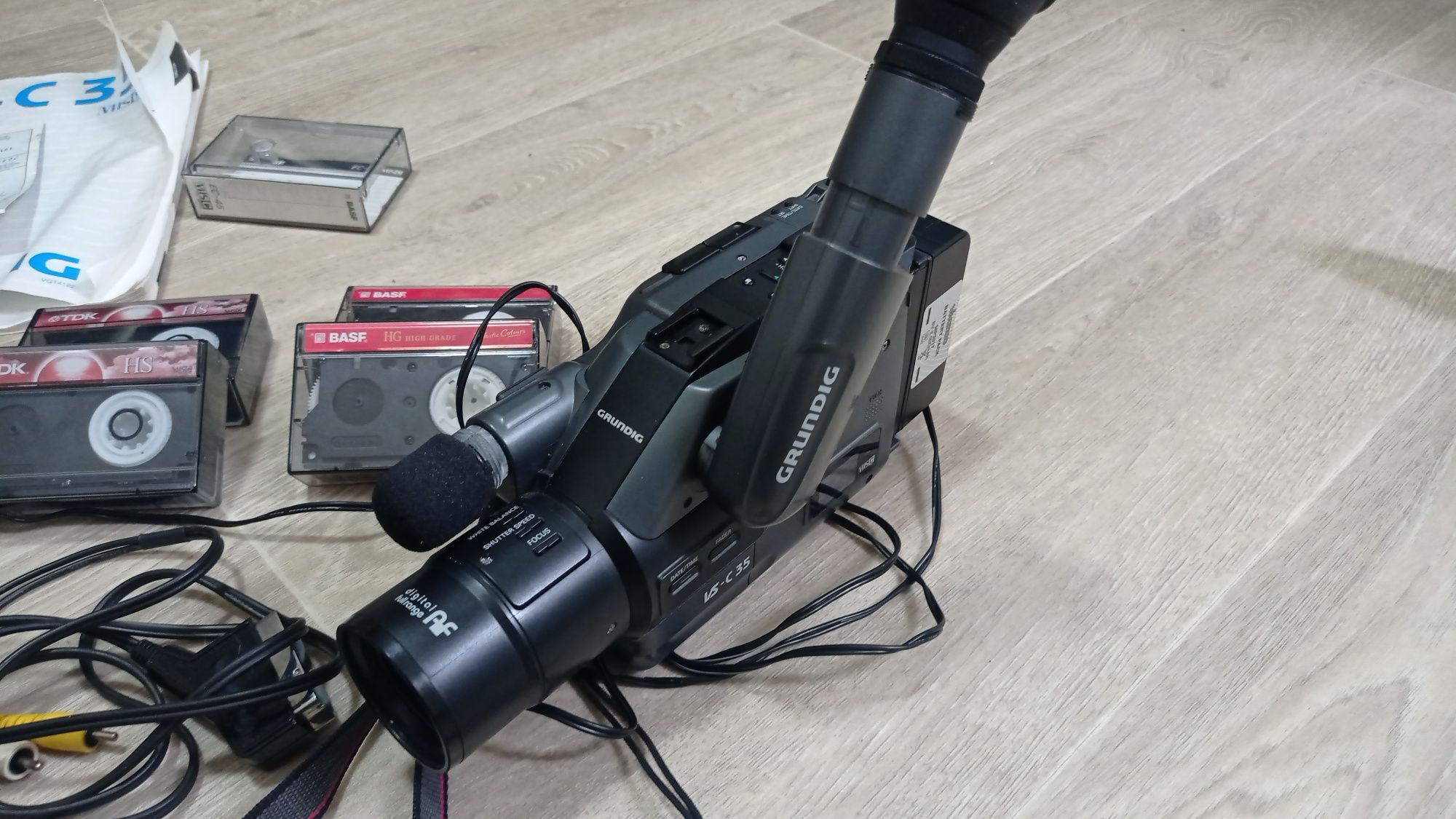 Grundig VS-C35 відеокамера VHS C