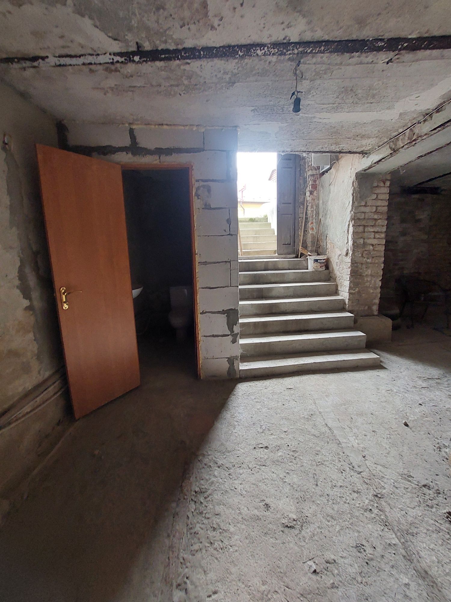 Продаж комерційного приміщення 122м2 ЦЕНТР вул. Підвалля м. Дрогобич