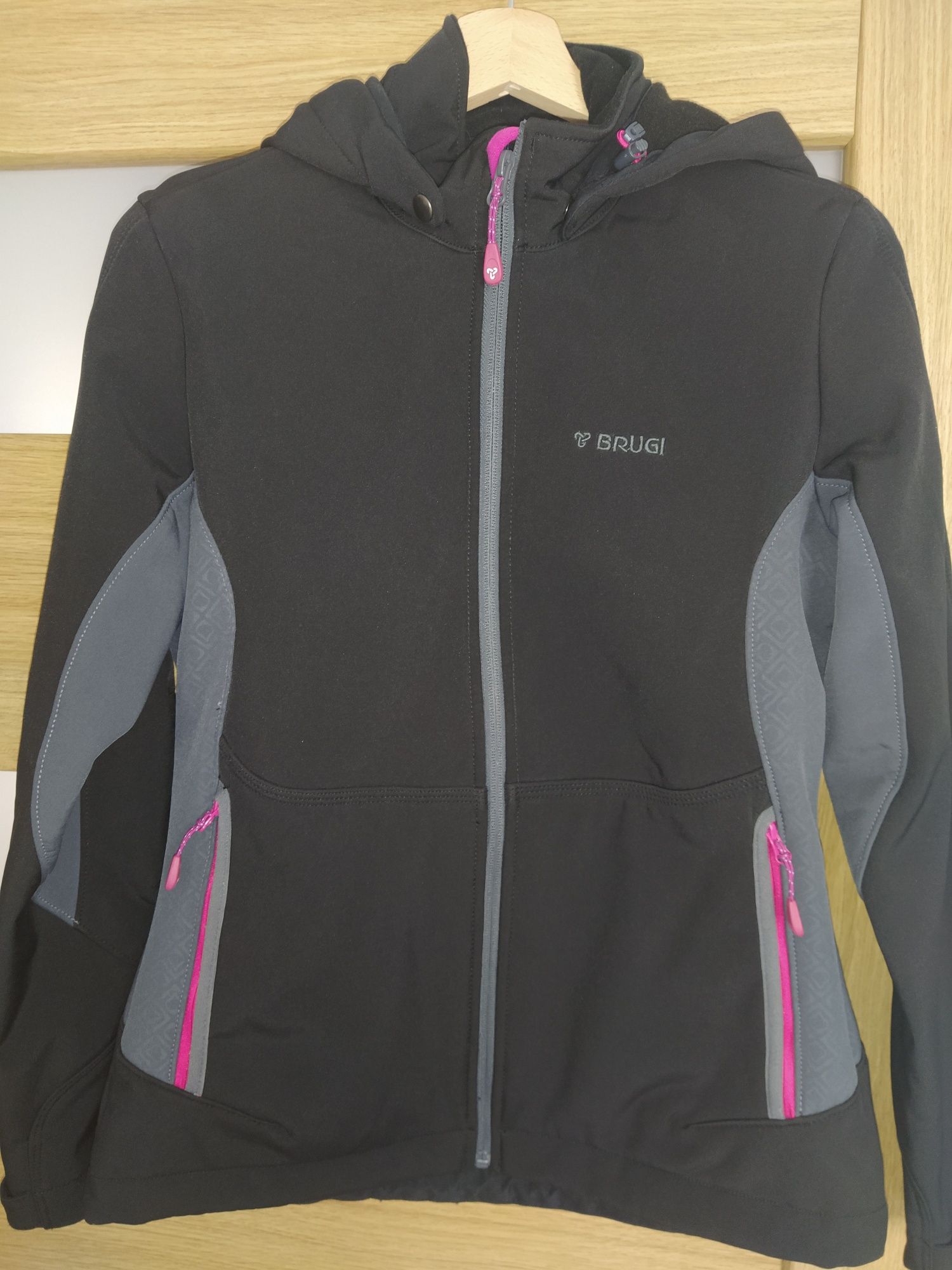 Nowy Softshell r. S, Brugi