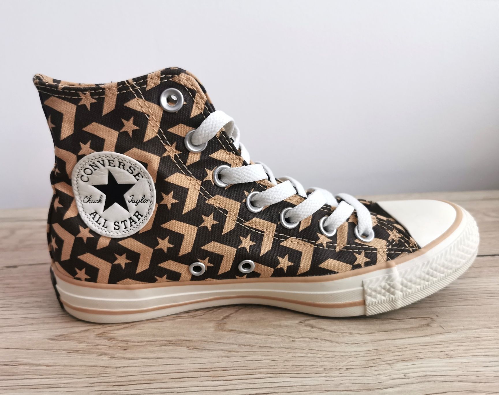 Wysokie trampki Converse sygnowane monogram beżowo brązowe 37