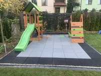 Domek zabawowy ze zjezdzalnia ścianką wsponaczkową i piaskownicą