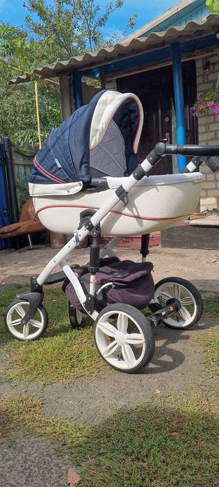 Продам дитячу коляску у гарному стані