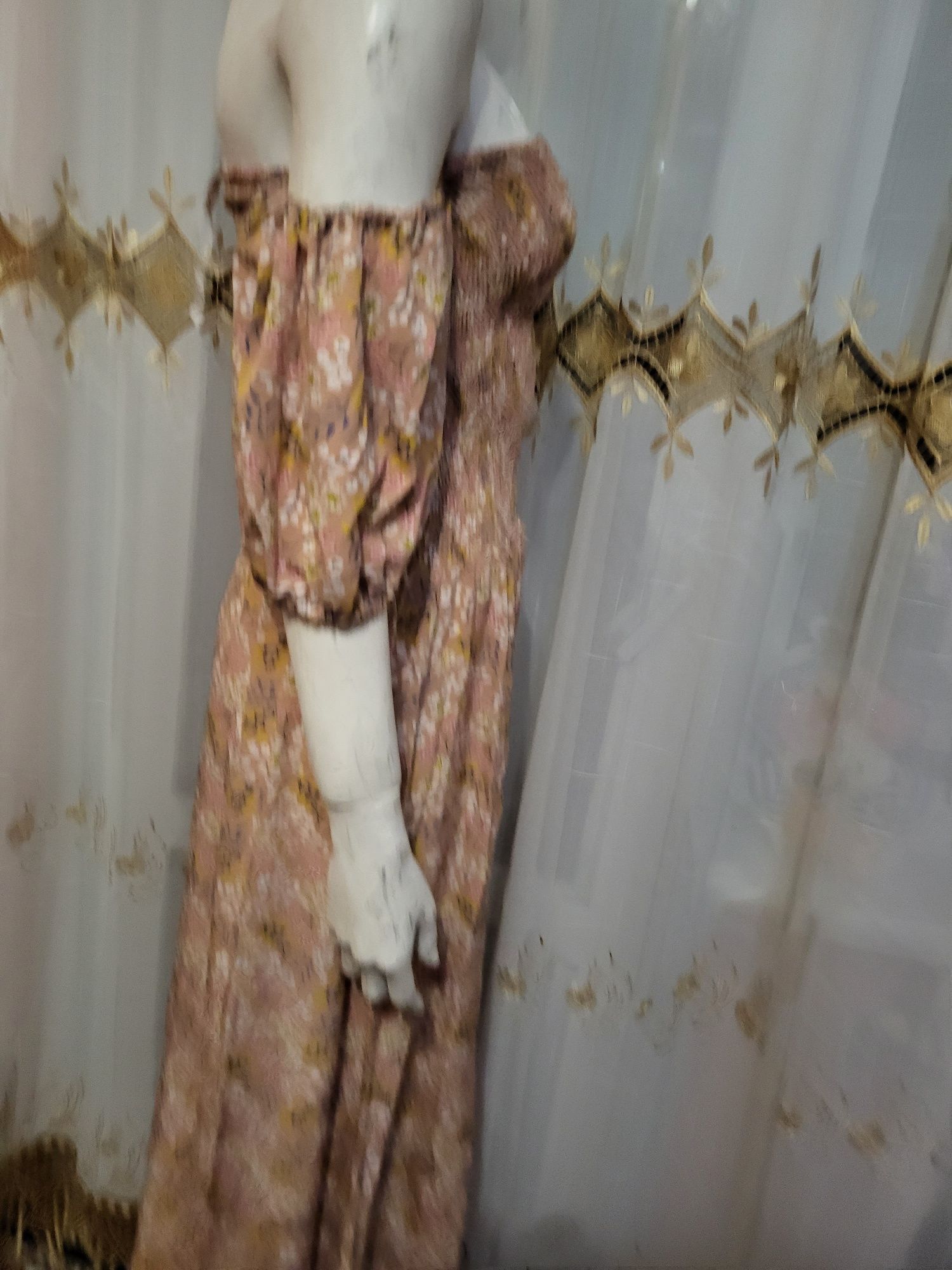 Платье с рукавом фонарик.лиф резинка 48р
