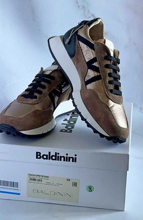 Абсолютно нові жіночі кросівки BALDININI 39 розміру.