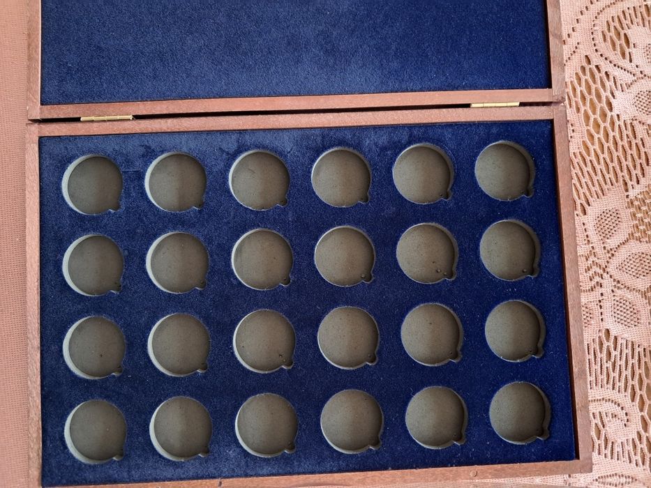 Drewniana szkatułka na medale