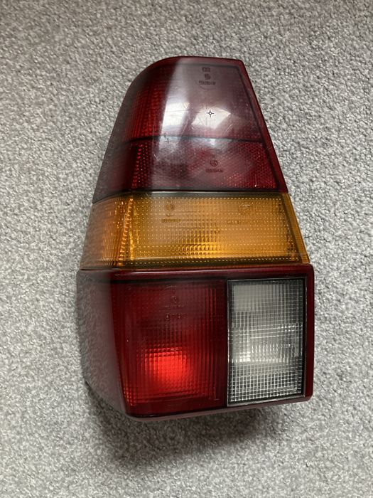 Tylna lewa lampa Volkswagen Passat B2
