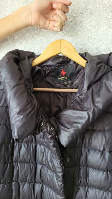 Жіночий пуховик.