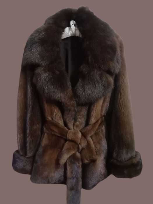 В груди 100см. Норковая шуба с соболем. Полушубок