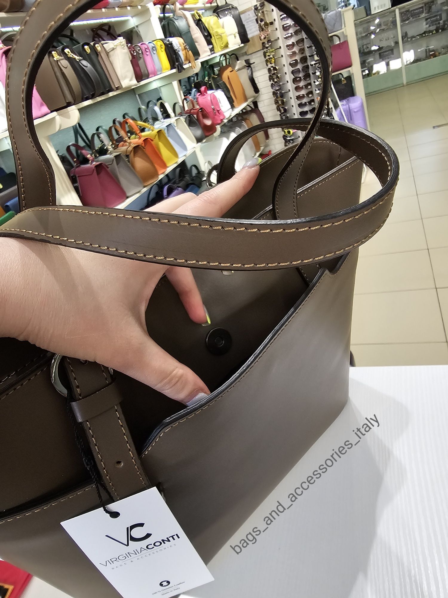 Жіноча шкіряна італійська сумочка VIRGINIA CONTI