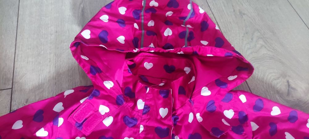 Kurtka dziewczęca 2-3 lata 86-104
Zamek i rzepy działają. Stan idealny