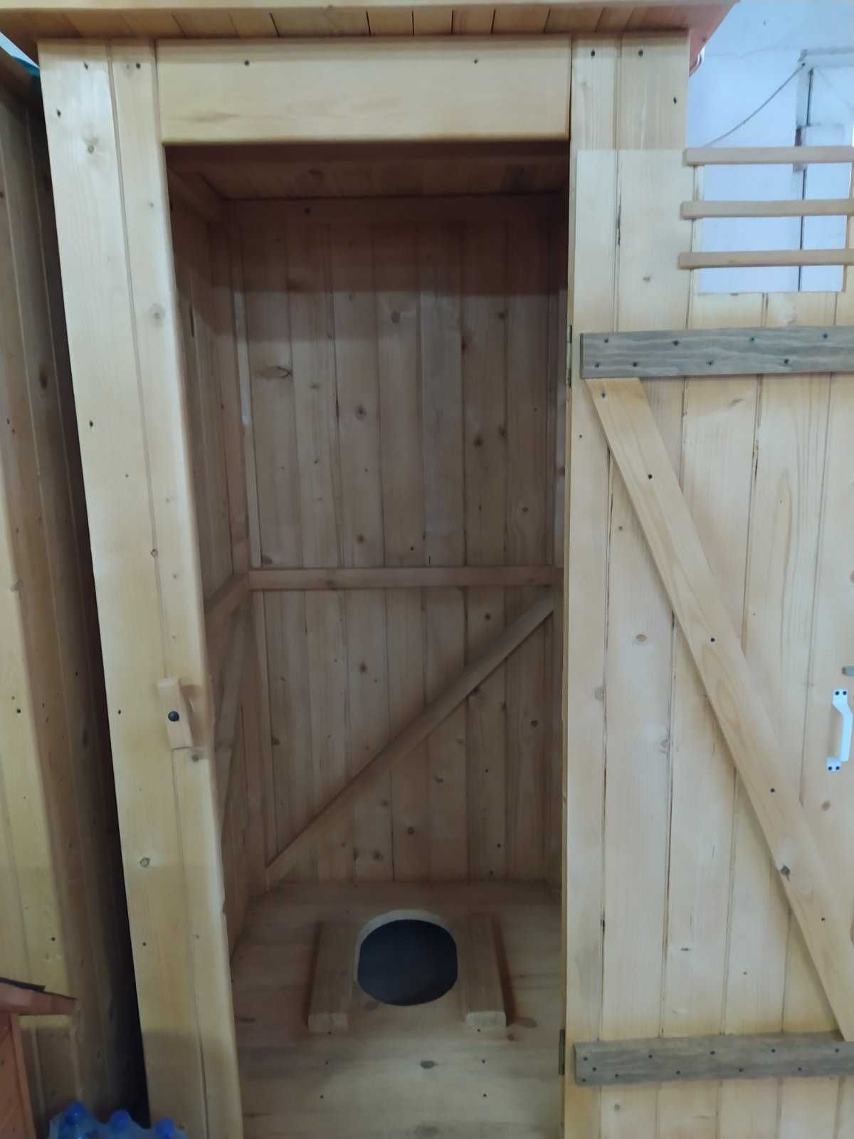 Туалет вуличний дерев'яний
