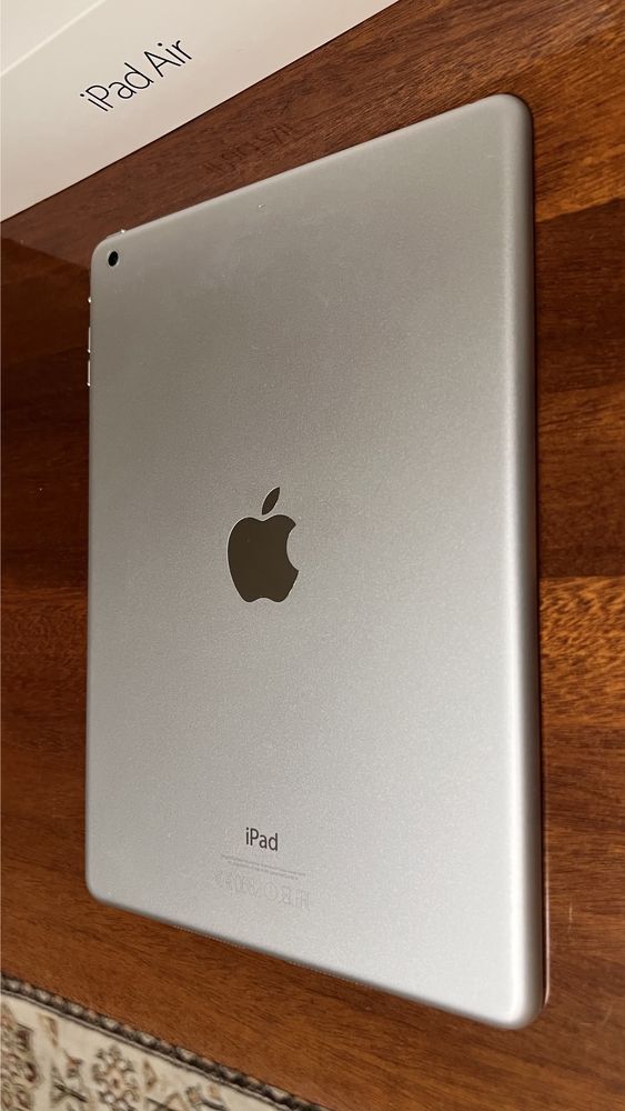 Apple iPad Air 1st gen Wi-Fi 16 gb Silver (2013) iOS 12 - стан 9/10