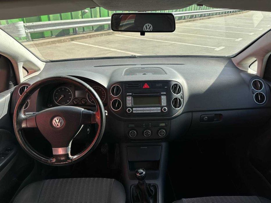 В продажі Volkswagen Golf Plus 2006 року випуску.