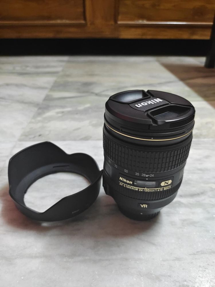Nikon D700 + Objetiva 24-120 f4 G ED N VR + extras (grip e baterias)