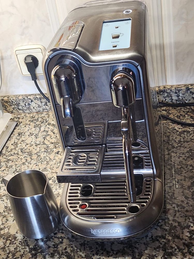 Maquina Nespresso Creatista Pro