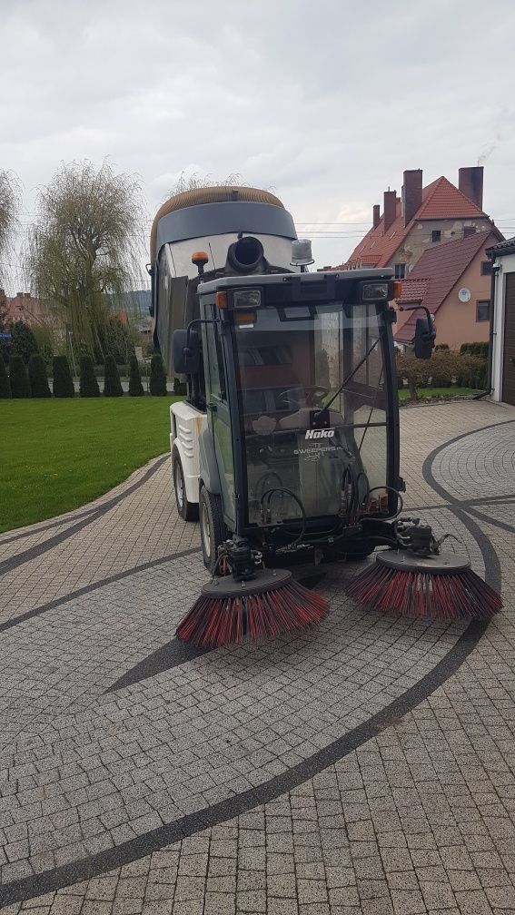 Usługi zamiatarką, zamiatanie ulic, parkingów, chodników, sprzątanie