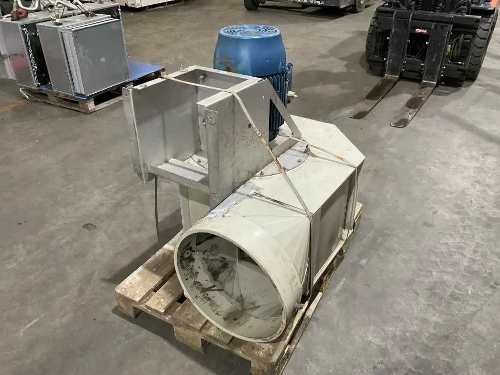 Wentylator silnik 15kv duży odciąg spalin pyłu wiórów suszarnia oddymi