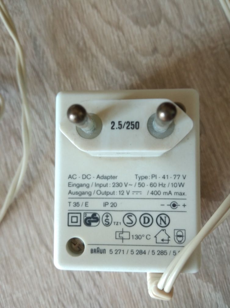 Depilator zasilany prądem.