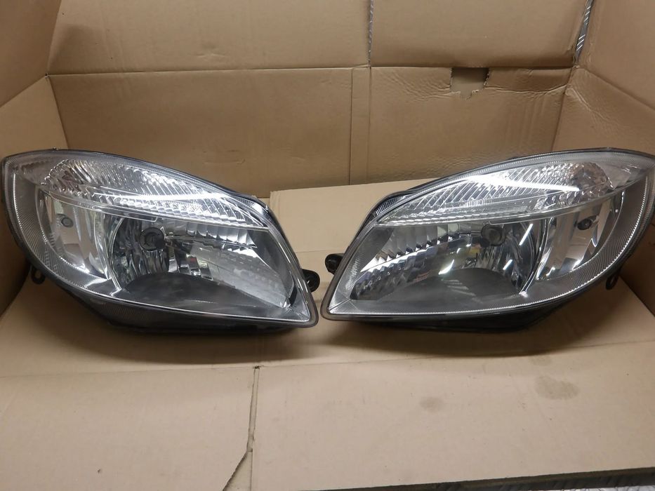 SKODA FABIA II 07-10 1.2B LAMPA PRAWA PRZÓD PRZEDNIA