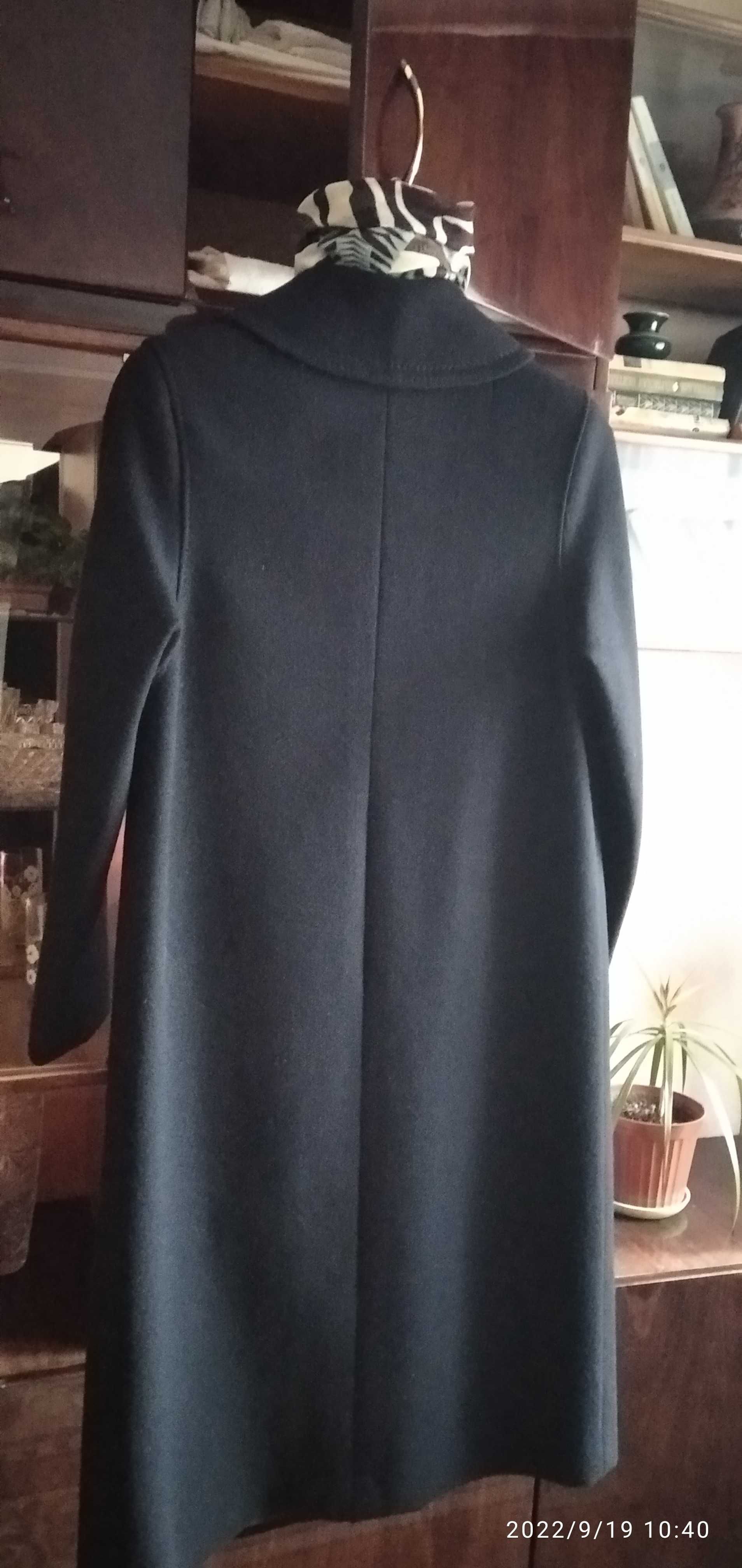 Элегантное демисезонное черное пальто