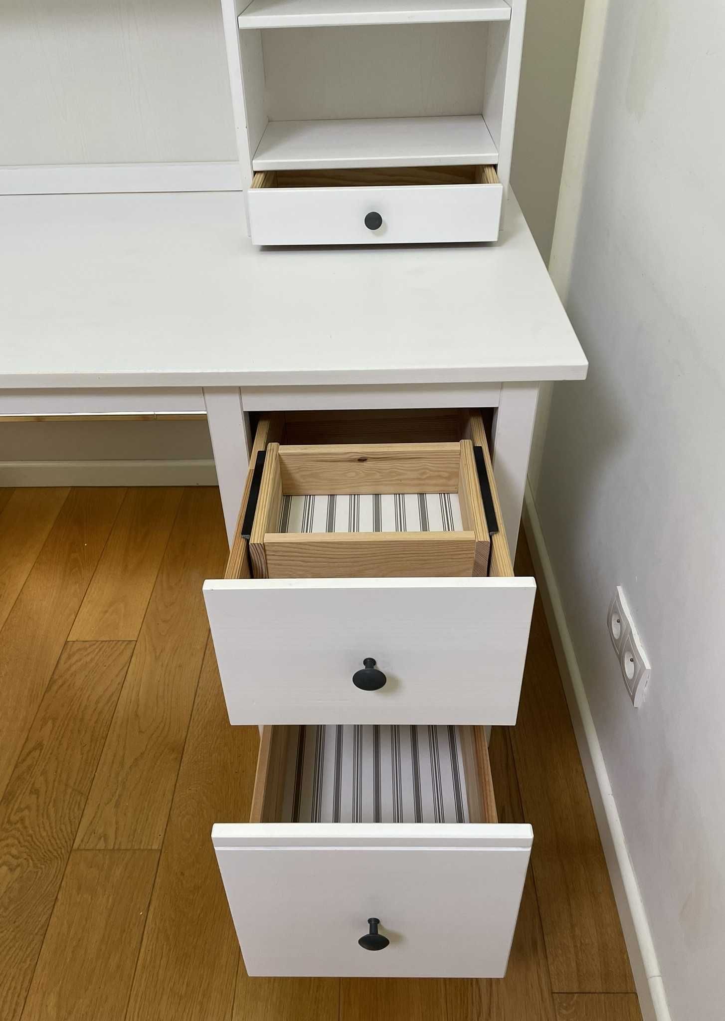 Biurko drewniane Hemnes IKEA z nadstawką (dostawką), bejcowane, białe
