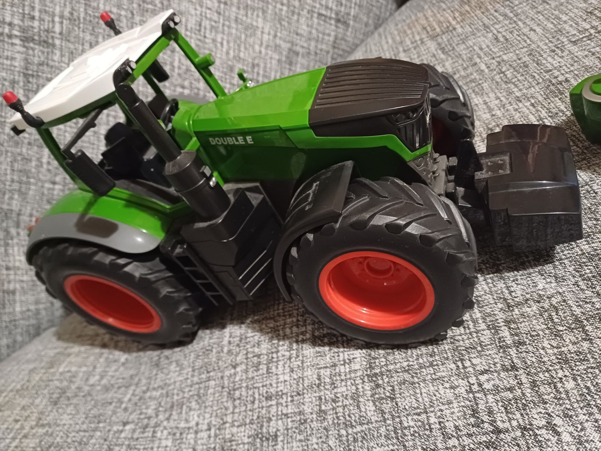 Traktor zdalnie sterowany duzy bruder