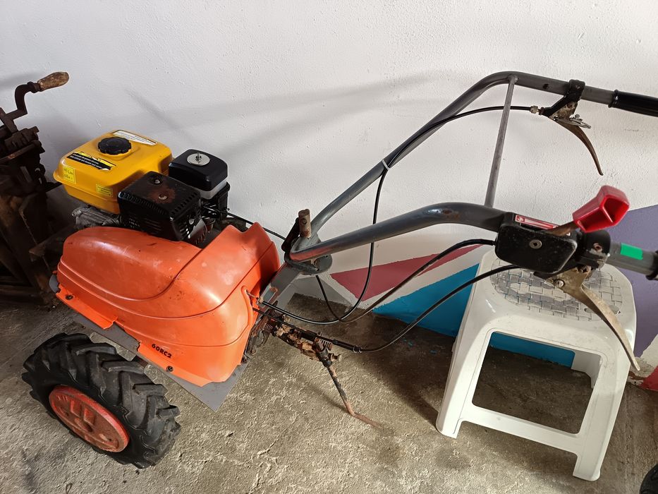 Moto enxada com alfaias