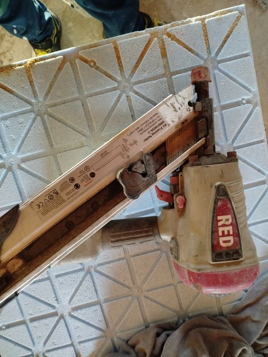 Pistolet pneumatyczny Red, gwozdziarka