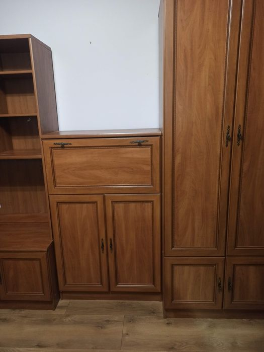 Komplet mebli -szafa barek witryna