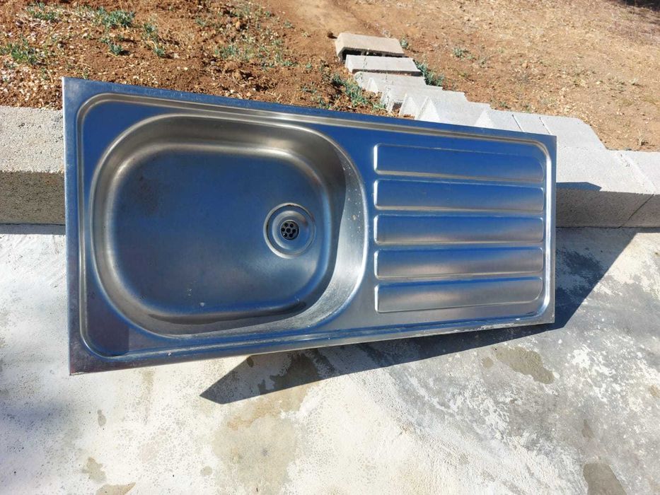 Pias de cozinha ( 1 branca 1 prateada)