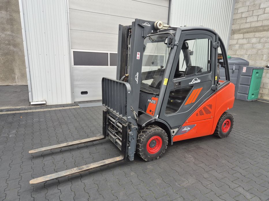 Wózek widłowy LINDE H25T, triplex, przesuw, GAZ, kabina