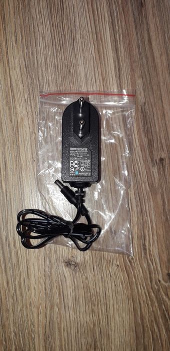 Zasilacz ładowarka 12V 2A AC-DC adapter. Nowy.