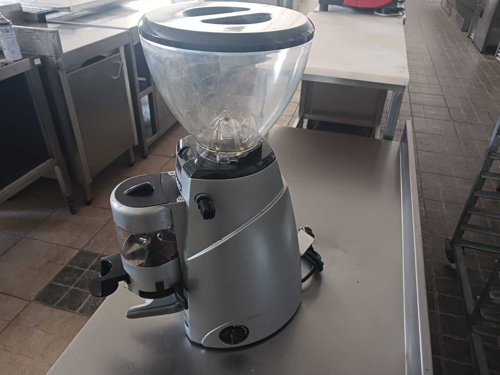 ACM795 - Moinho de café